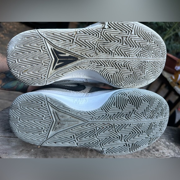 NIKE Ja Morant White and Gray Sneakers with Orange Accent Men’s Size 7.5 - Picture 6 of 13